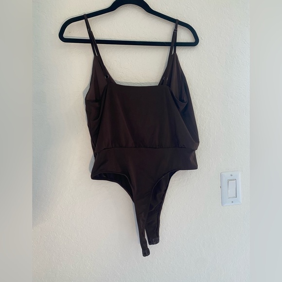 Showpo Brown Turnt Bodysuit Size 8 - Picture 4 of 4